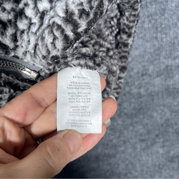 Thread + Supply Anthropologie Womens XS Gray White Soft Fuzzy Fleece Zip Vest - Picture 9 of 11